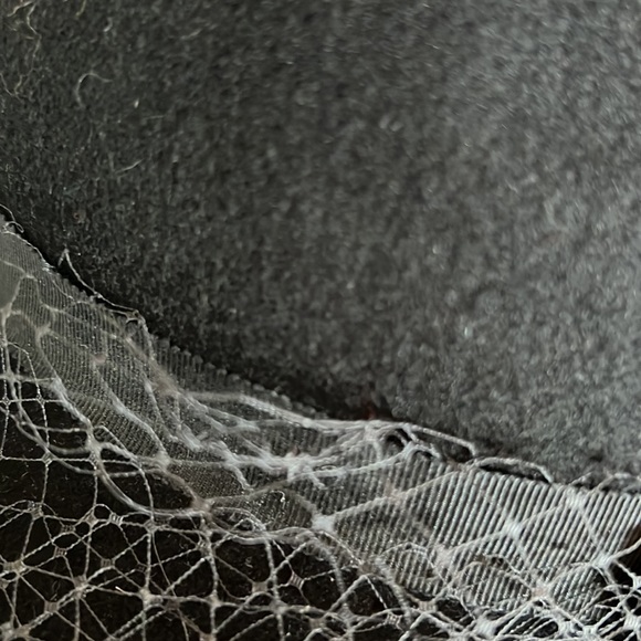 Michael Howard | 1940’s wool black brim hat w/bow and vail - Picture 4 of 5